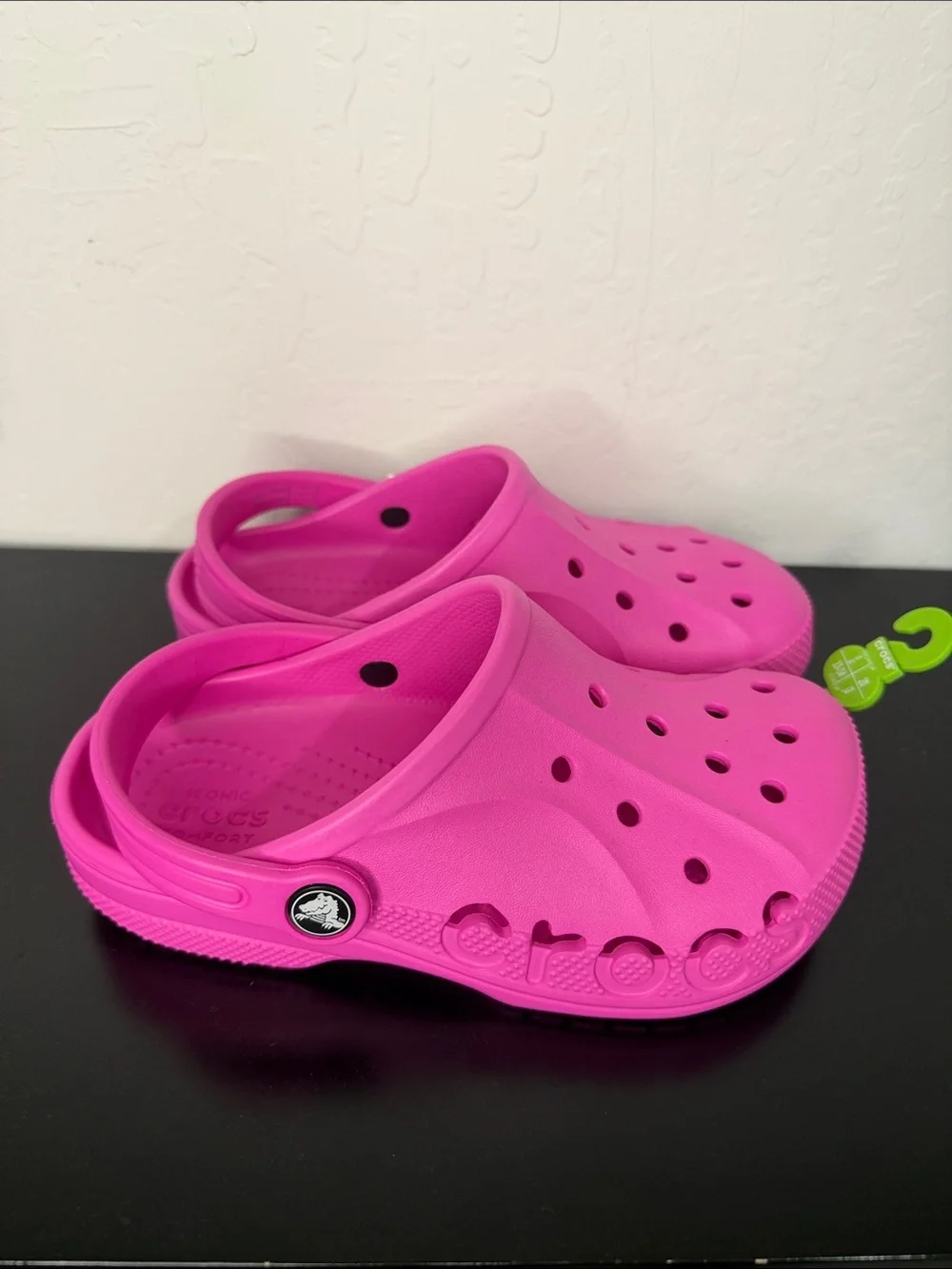 Brand New! CROCS Kids Classic Clog in Bright Pink Sz 2